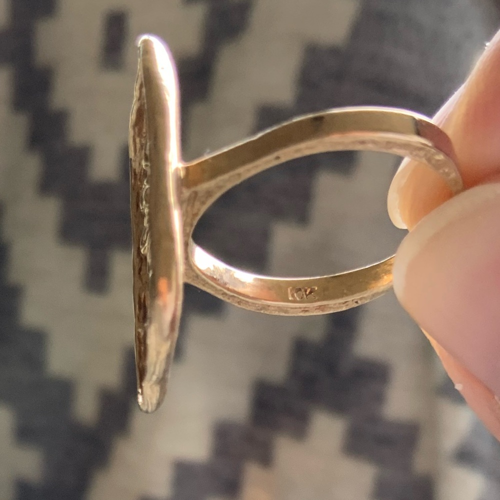 10K gold Lion Ring - Picture 4 of 5